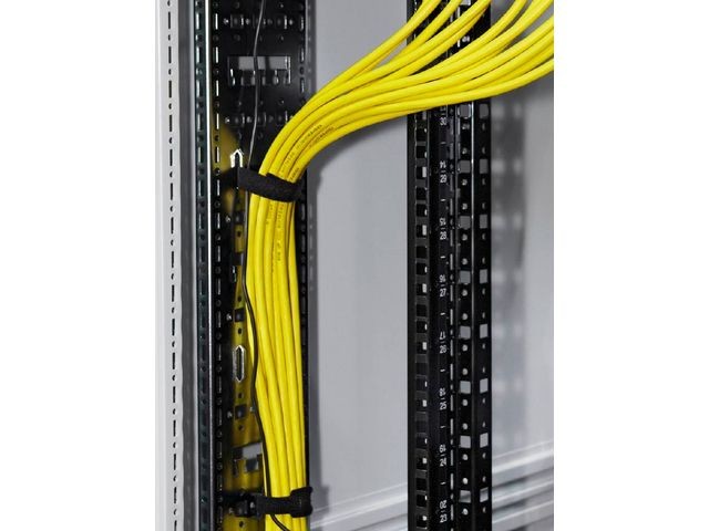 GUIDE CABLE VERTICAL POUR BAIE 42U